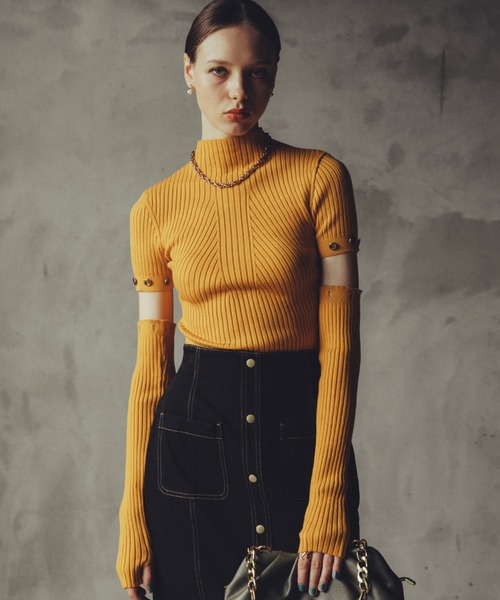 Cheek（チーク）の「アームウォーマー付きリブニット（ニット/セーター・レディース・カーキ/イエロー/オレンジ/モカ/チャコールグレー/ベージュ・MEDIUM）」の7枚目の写真