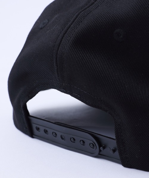 XLARGE（エクストララージ）の「GRAFFITI CAP/ ロゴ　グラフィック　キャップ　帽子（キャップ・メンズ・ホワイト/ブラック/マスタード・ONE SIZE）」の5枚目の写真