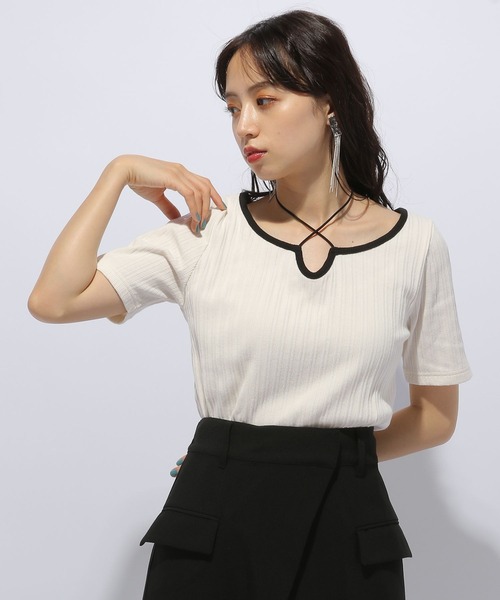 HARE（ハレ）の「ネックデザインリブトップス(HARE)（Tシャツ 