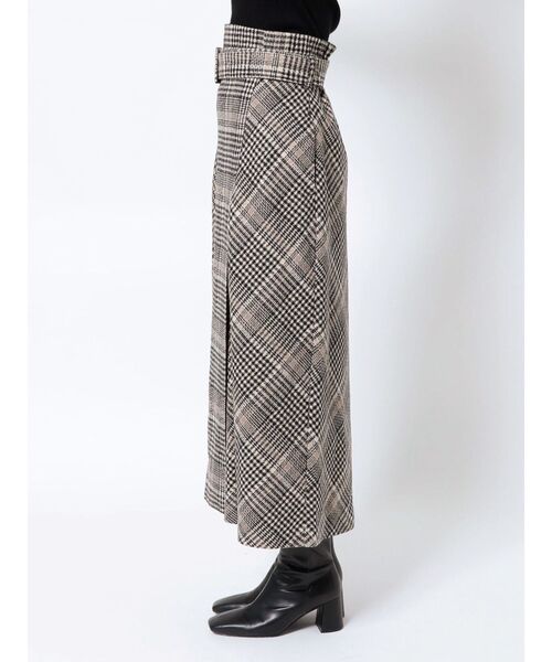 LAGUNAMOON(ラグナムーン)の「チェックベルトフレアースカート(スカート・レディース・ブラック/カーキ・SMALL/MEDIUM)」の4枚目の写真