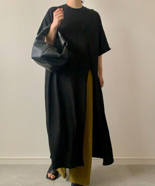 ISOOK（アイスー）の「Slit T-shirt one-piece / スリットTシャツワンピース（mi select）（ワンピース・レディース・ホワイト/ブラック・FREE）」の2枚目の写真