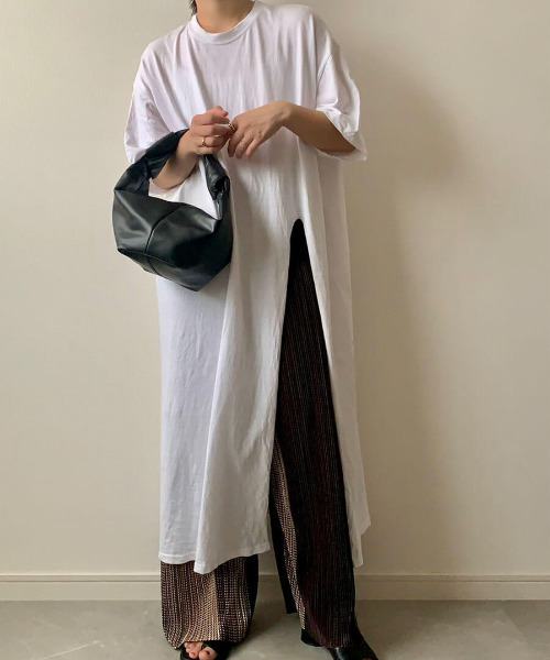 ISOOK（アイスー）の「Slit T-shirt one-piece / スリットTシャツワンピース（mi select）（ワンピース・レディース・ホワイト/ブラック・FREE）」の4枚目の写真