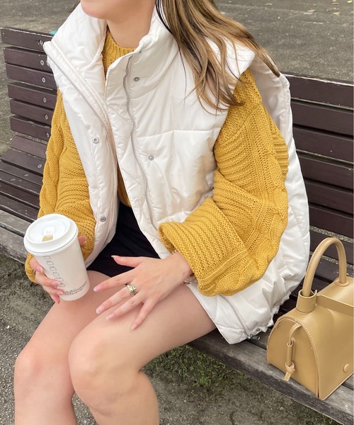 apres jour（アプレジュール）の「ハイネックダウンライクベスト【ZOZOTOWN限定アイテム】（ダウンベスト・レディース・アイボリー/ブラック・フリー/X-LARGE）」の4枚目の写真