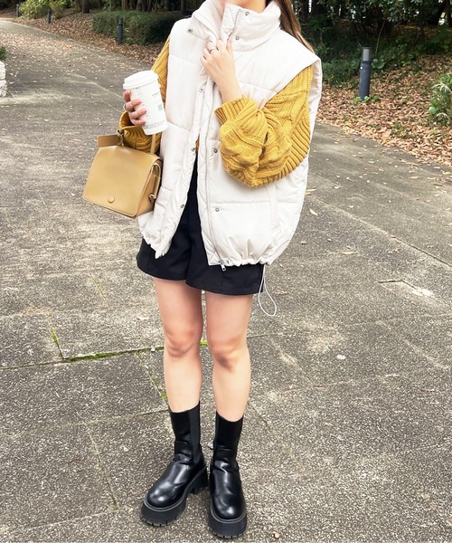 apres jour（アプレジュール）の「ハイネックダウンライクベスト【ZOZOTOWN限定アイテム】（ダウンベスト・レディース・アイボリー/ブラック・フリー/X-LARGE）」の7枚目の写真