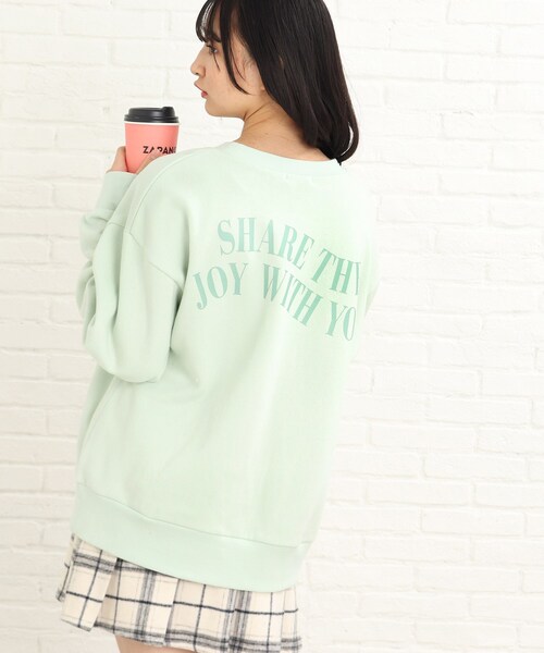 PINK-latte（ピンクラテ）の「◆【130cmサイズあり】着回しバツグン！あったか裏起毛バックラウンドスウェット（スウェット・キッズ・ピンク系/ライトグリーン/チャコールグレー/ライトブルー/オフホワイト・15 /16/13/14）」の4枚目の写真