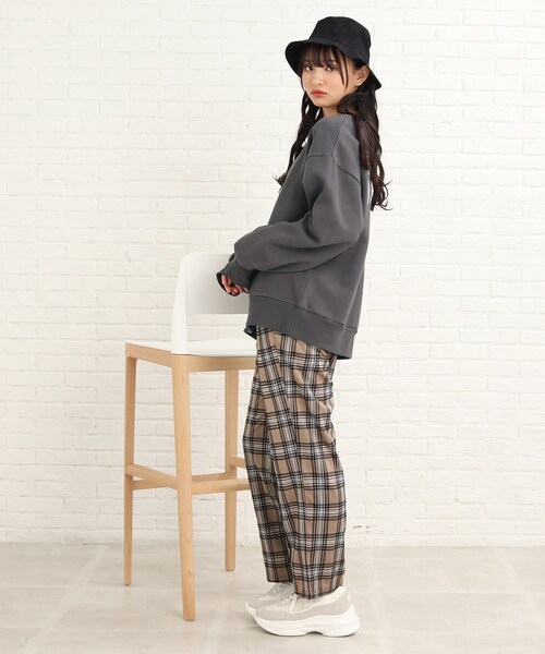 PINK-latte（ピンクラテ）の「◆【130cmサイズあり】着回しバツグン！あったか裏起毛バックラウンドスウェット（スウェット・キッズ・ピンク系/ライトグリーン/チャコールグレー/ライトブルー/オフホワイト・15 /16/13/14）」の11枚目の写真