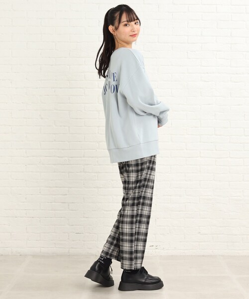 PINK-latte（ピンクラテ）の「◆【130cmサイズあり】着回しバツグン！あったか裏起毛バックラウンドスウェット（スウェット・キッズ・ピンク系/ライトグリーン/チャコールグレー/ライトブルー/オフホワイト・15 /16/13/14）」の9枚目の写真