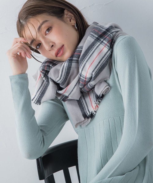 ketty（ケティ）の「タータンチェックストール（マフラー・レディース・ブラウン系その他/ピンク系その他/ブルー系その他/ダークネイビー/グレー系その他/ダークベージュ・FREE）」の2枚目の写真