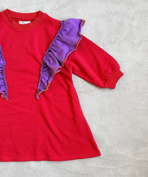 CALMIA（カルミア）の「ウラケクレイジーメローフリルワンピース（90～150cm）（ワンピース・キッズ・チャコール/レッド/オフホワイト・90/100/110/120/130/140/150）」の4枚目の写真