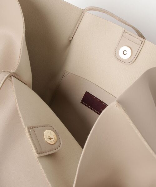 SPRUCE（スプルース）の「EM :  SPRUCE　軽量　シンプル　タックトート　重さ260g！（トートバッグ・レディース・ブラック/ライトグレー/グレイッシュベージュ/モカ・FREE）」の6枚目の写真