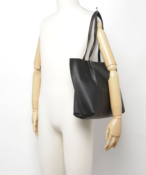 SPRUCE（スプルース）の「EM :  SPRUCE　軽量　シンプル　タックトート　重さ260g！（トートバッグ・レディース・ブラック/ライトグレー/グレイッシュベージュ/モカ・FREE）」の9枚目の写真