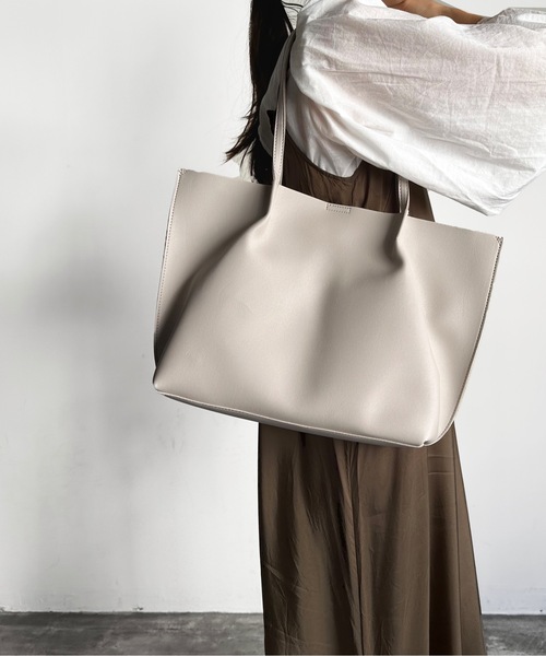 SPRUCE（スプルース）の「EM :  SPRUCE　軽量　シンプル　タックトート　重さ260g！（トートバッグ・レディース・ブラック/ライトグレー/グレイッシュベージュ/モカ・FREE）」の3枚目の写真