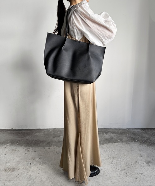 SPRUCE（スプルース）の「EM :  SPRUCE　軽量　シンプル　タックトート　重さ260g！（トートバッグ・レディース・ブラック/ライトグレー/グレイッシュベージュ/モカ・FREE）」の2枚目の写真