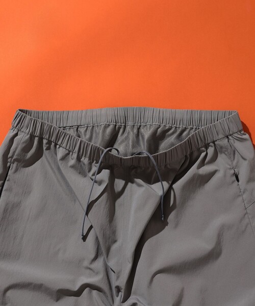 BEAMS(ビームス)の「BEAMS / テック イージーパンツ(その他パンツ・メンズ・ブラック/グレー・M/XL/S/L)」の9枚目の写真