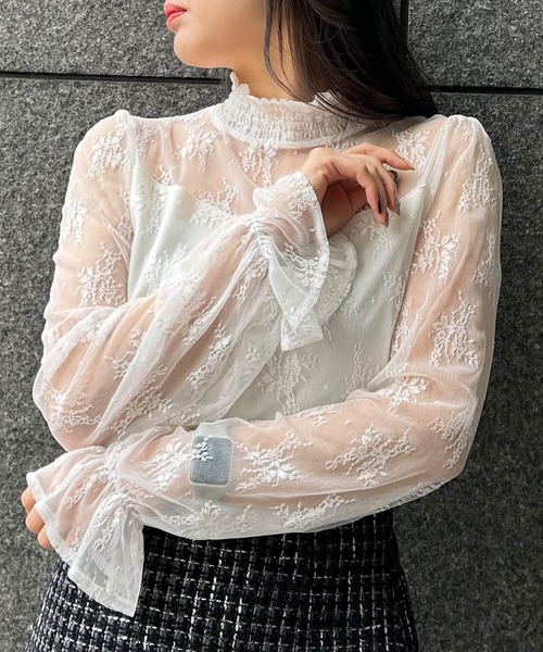 INGNI(イング)の「キャンディー袖ハイネックレーストップス(その他トップス・レディース・ブラック/オフホワイト・M)」の2枚目の写真