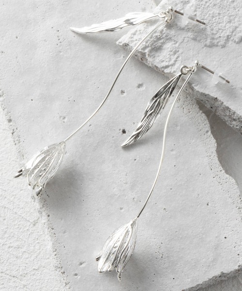 Zoule（ゾーラ）の「フラワー【チューリップ】モチーフピアス（ピアス（両耳用）・レディース・シルバー/ゴールド・FREE）」の2枚目の写真