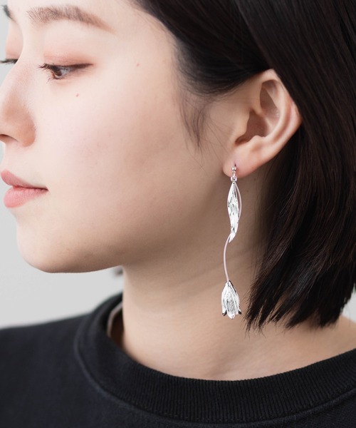 Zoule（ゾーラ）の「フラワー【チューリップ】モチーフピアス（ピアス（両耳用）・レディース・シルバー/ゴールド・FREE）」の4枚目の写真