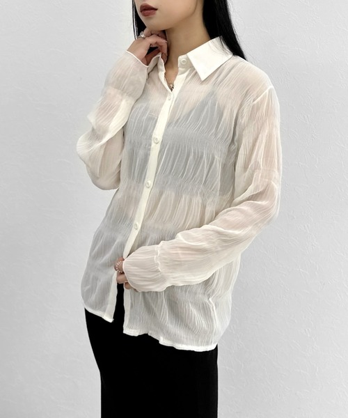 LVEU.(ラブユ.)の「【ZOZOTOWN限定】Shirring sheer shirt / シャーリングシアーシャツ(シャツ/ブラウス・レディース・ブラック/アイボリー・FREE)」の2枚目の写真