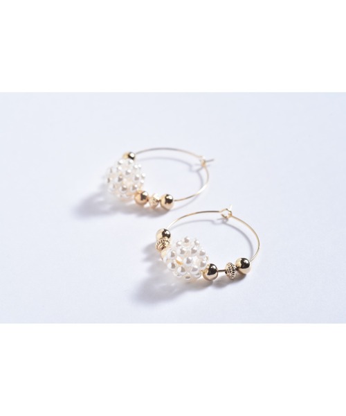 tone(トーン)の「【Astyle】ボールパールフープピアス(MA)(ピアス(両耳用)・レディース・ゴールド・FREE)」の1枚目の写真