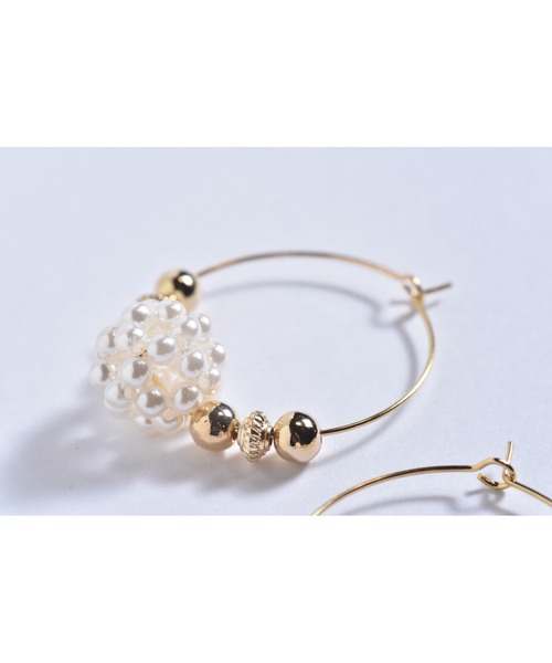 tone(トーン)の「【Astyle】ボールパールフープピアス(MA)(ピアス(両耳用)・レディース・ゴールド・FREE)」の2枚目の写真