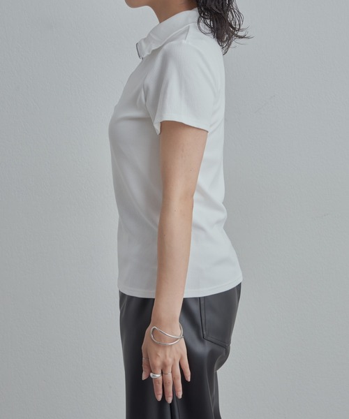 COLONY 2139(コロニートゥーワンスリーナイン)の「WEB・一部店舗限定 / ハーフジップリブTシャツ(Tシャツ/カットソー・レディース・オフホワイト/ブラック/サックスブルー・FREE)」の5枚目の写真