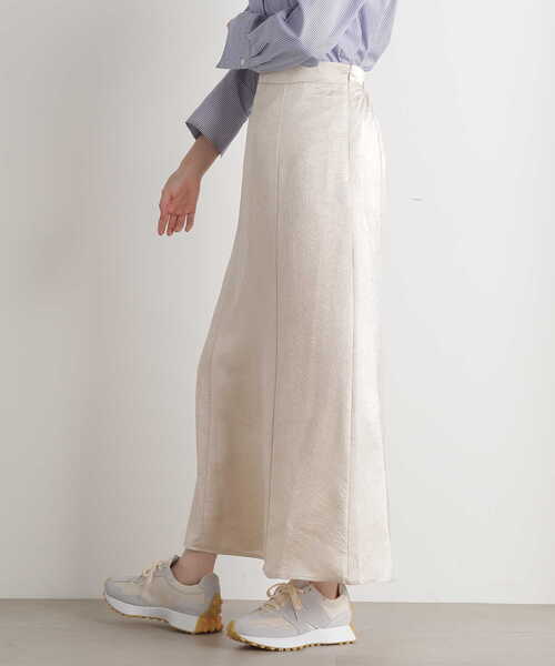 N.（N. Natural Beauty Basic）（エヌエヌナチュラルビューティーベーシック）の「クラッシュサテンスカート（スカート・レディース・ホワイト/ベージュ/ブラック・MEDIUM）」の10枚目の写真