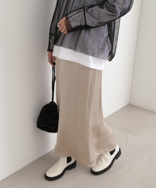 N.（N. Natural Beauty Basic）（エヌエヌナチュラルビューティーベーシック）の「クラッシュサテンスカート（スカート・レディース・ホワイト/ベージュ/ブラック・MEDIUM）」の3枚目の写真