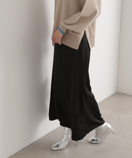 N.（N. Natural Beauty Basic）（エヌエヌナチュラルビューティーベーシック）の「クラッシュサテンスカート（スカート・レディース・ホワイト/ベージュ/ブラック・MEDIUM）」の2枚目の写真