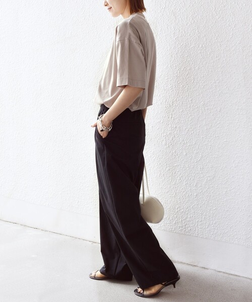 ＋81BRANCA（ハチイチブランカ）の「【SHIPS別注】81BRANCA:5分袖 ロゴ TEE 24SS（Tシャツ/カットソー・レディース・オフホワイト/ダークグレー/ベージュ/チャコールグレー・ONE SIZE）」の7枚目の写真