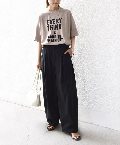 ＋81BRANCA（ハチイチブランカ）の「【SHIPS別注】81BRANCA:5分袖 ロゴ TEE 24SS（Tシャツ/カットソー・レディース・オフホワイト/ダークグレー/ベージュ/チャコールグレー・ONE SIZE）」の9枚目の写真