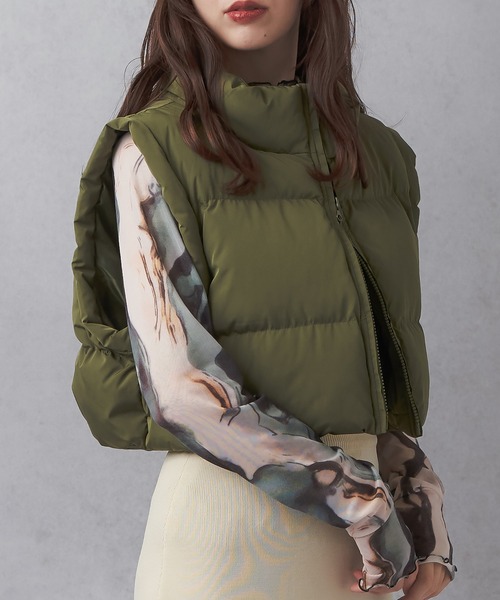 Lull（ルル）の「【Lull / ルル】 中綿ショートダウンベスト（ベスト・レディース・アイボリー/ブルー/オリーブ/ブラック/グレイッシュベージュ/スモークピンク・ONESIZE）」の4枚目の写真