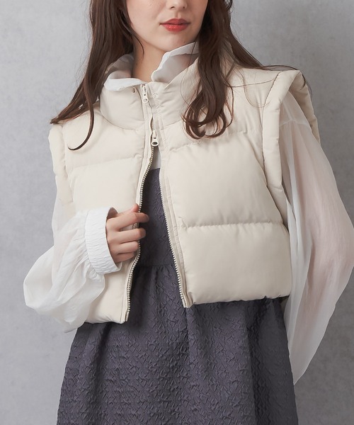 Lull（ルル）の「【Lull / ルル】 中綿ショートダウンベスト（ベスト・レディース・アイボリー/ブルー/オリーブ/ブラック/グレイッシュベージュ/スモークピンク・ONESIZE）」の16枚目の写真