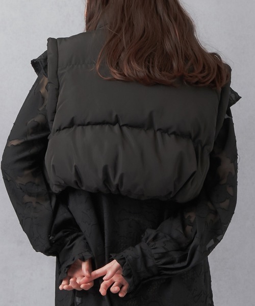 Lull（ルル）の「【Lull / ルル】 中綿ショートダウンベスト（ベスト・レディース・アイボリー/ブルー/オリーブ/ブラック/グレイッシュベージュ/スモークピンク・ONESIZE）」の14枚目の写真