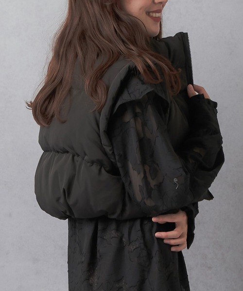 Lull（ルル）の「【Lull / ルル】 中綿ショートダウンベスト（ベスト・レディース・アイボリー/ブルー/オリーブ/ブラック/グレイッシュベージュ/スモークピンク・ONESIZE）」の13枚目の写真