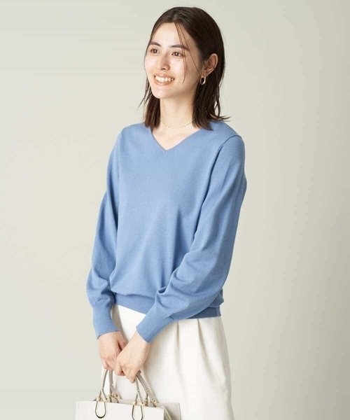a.v.v(アーヴェヴェ)の「Vネックパフスリーブニット(ニット/セーター・レディース・ブラウン/パープル/ブルー/グレー/ライトグレー/レッド/ブラック・42/40/38/34/36)」の9枚目の写真
