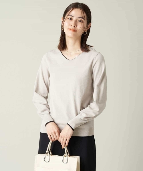 a.v.v(アーヴェヴェ)の「Vネックパフスリーブニット(ニット/セーター・レディース・ブラウン/パープル/ブルー/グレー/ライトグレー/レッド/ブラック・42/40/38/34/36)」の19枚目の写真