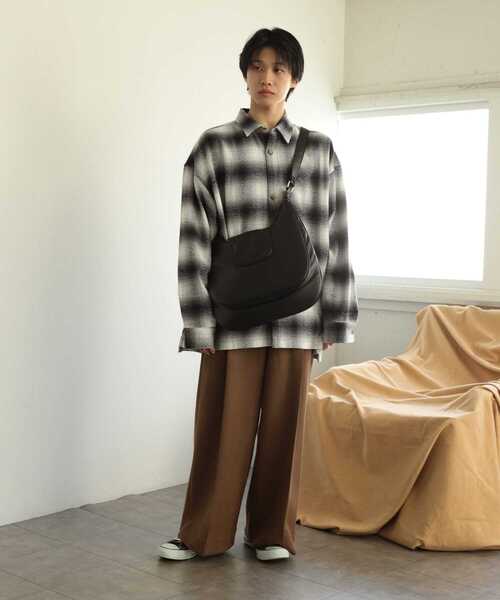 SENSE OF PLACE by URBAN RESEARCH（センスオブプレイスバイアーバンリサーチ）の「フェイクレザーパデットショルダーバッグ（ショルダーバッグ・メンズ・カーキ/ブラック・ONE）」の12枚目の写真