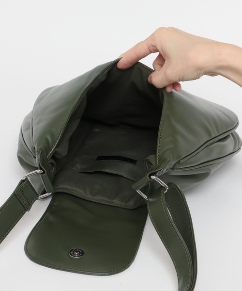 SENSE OF PLACE by URBAN RESEARCH（センスオブプレイスバイアーバンリサーチ）の「フェイクレザーパデットショルダーバッグ（ショルダーバッグ・メンズ・カーキ/ブラック・ONE）」の6枚目の写真
