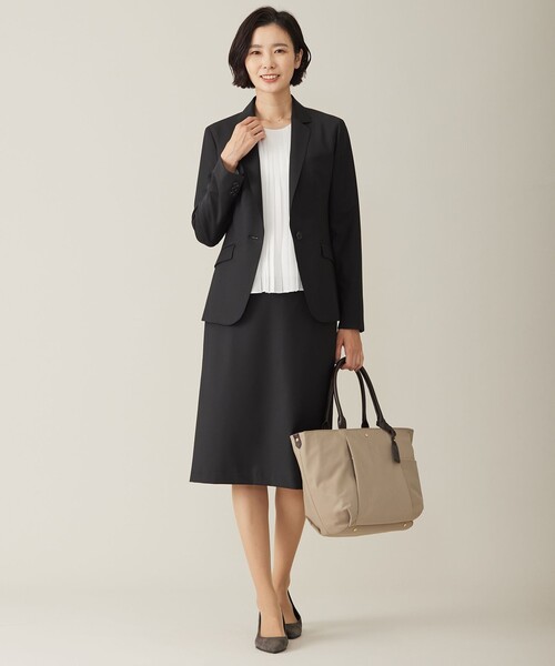 J.PRESS Ladies(J.プレス レディス)の「プリーツシフォン カットソー(Tシャツ/カットソー・レディース・ベージュ系/ホワイト系・SMALL)」の4枚目の写真