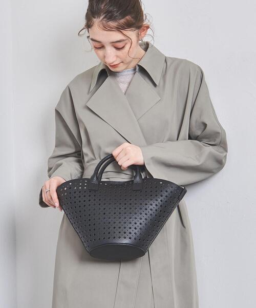 UNITED ARROWS(ユナイテッドアローズ)の「カットワーク トートバッグ(トートバッグ・レディース・ライトグレー/ブラック・FREE)」の2枚目の写真