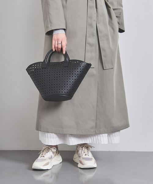 UNITED ARROWS(ユナイテッドアローズ)の「カットワーク トートバッグ(トートバッグ・レディース・ライトグレー/ブラック・FREE)」の4枚目の写真