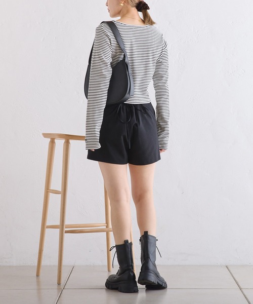 one after another NICE CLAUP(ワンアフターアナザーナイスクラップ)の「【選べる2つの着丈】ワンポイント刺繍テレコトップス(Tシャツ/カットソー・レディース・ラベンダー/ホワイト×ブラック/オフホワイト/ブラック・MEDIUM/SMALL)」の21枚目の写真