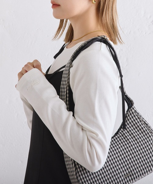 one after another NICE CLAUP(ワンアフターアナザーナイスクラップ)の「【選べる2つの着丈】ワンポイント刺繍テレコトップス(Tシャツ/カットソー・レディース・ラベンダー/ホワイト×ブラック/オフホワイト/ブラック・MEDIUM/SMALL)」の14枚目の写真