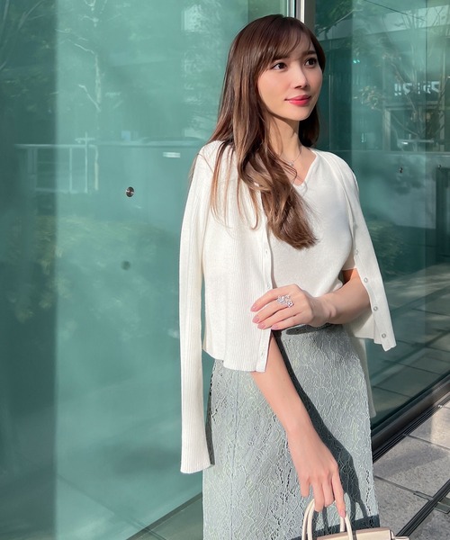 KOBE LETTUCE（コウベレタス）の「[ 岡部あゆみさんコラボ ]　選べるネック5分袖ショート丈細リブニットトップス（ニット/セーター・レディース・ネイビー/ブラック/ホワイト系/ブラック系/ブラウン系/ネイビー系/パープル系/オフホワイト/ライトパープル/モカ・F）」の11枚目の写真