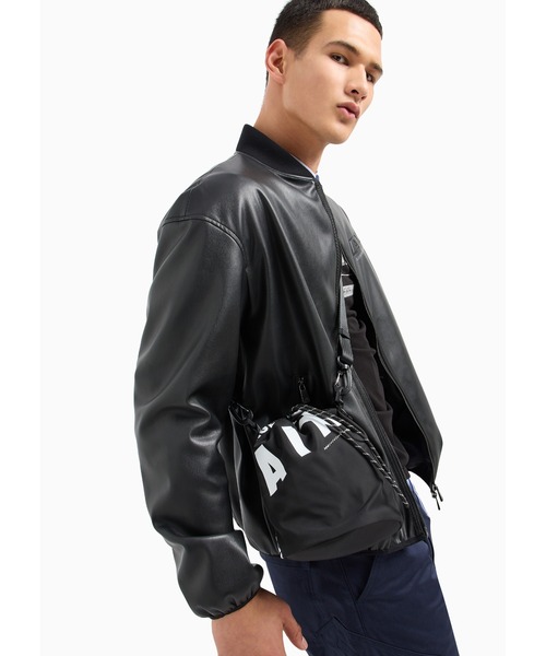 ARMANI EXCHANGE(アルマーニエクスチェンジ)の「【A|X アルマーニ エクスチェンジ】ビッグロゴ バケットバッグ(ドラムバッグ・メンズ・ブラック・FREE)」の8枚目の写真
