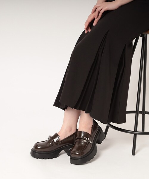 cs T&P(シーエスティーアンドピー)の「厚底ローファー(パンプス・レディース・アイボリー/ブラック/ダークブラウン/ブラック系1・S/M/L/LL)」の8枚目の写真