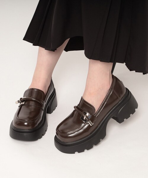 cs T&P(シーエスティーアンドピー)の「厚底ローファー(パンプス・レディース・アイボリー/ブラック/ダークブラウン/ブラック系1・S/M/L/LL)」の4枚目の写真