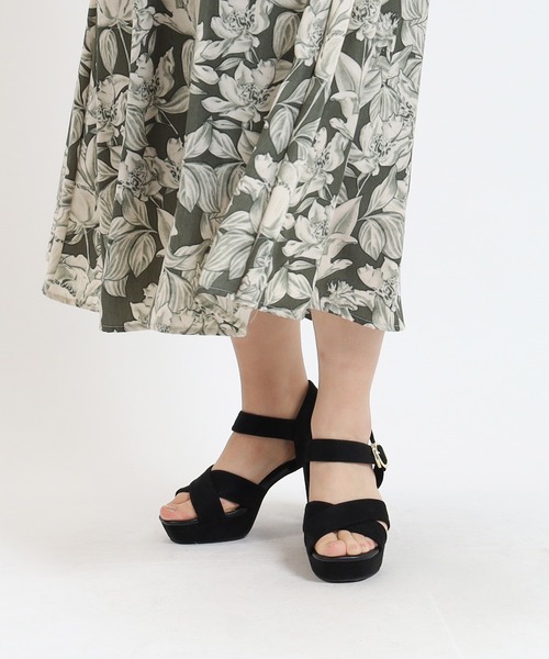 ASTORIA ODIER（アストリアオディール）の「厚底クロスサンダル（サンダル・レディース・ブラック/ベージュ/ゴールド/アイボリー・MEDIUM/LARGE/SMALL）」の21枚目の写真