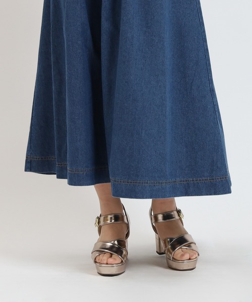 ASTORIA ODIER（アストリアオディール）の「厚底クロスサンダル（サンダル・レディース・ブラック/ベージュ/ゴールド/アイボリー・MEDIUM/LARGE/SMALL）」の10枚目の写真