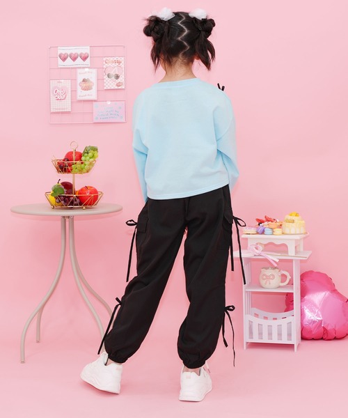 Bee des Bee（ビーデスビー）の「サイドリボンカーゴパンツ（カーゴパンツ・キッズ・ラベンダー/ピンク/ブラック/ダークカーキ/ライトブルー・130cm/120cm/110cm/100cm/150cm/140cm/160cm/170cm）」の10枚目の写真